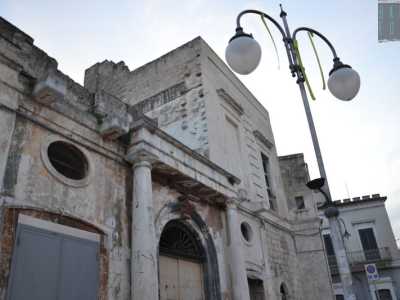 Il castello di Ceglie del Campo, costruito intorno al II secolo a.C. e in seguito rimaneggiato da normanni, angioini e aragonesi